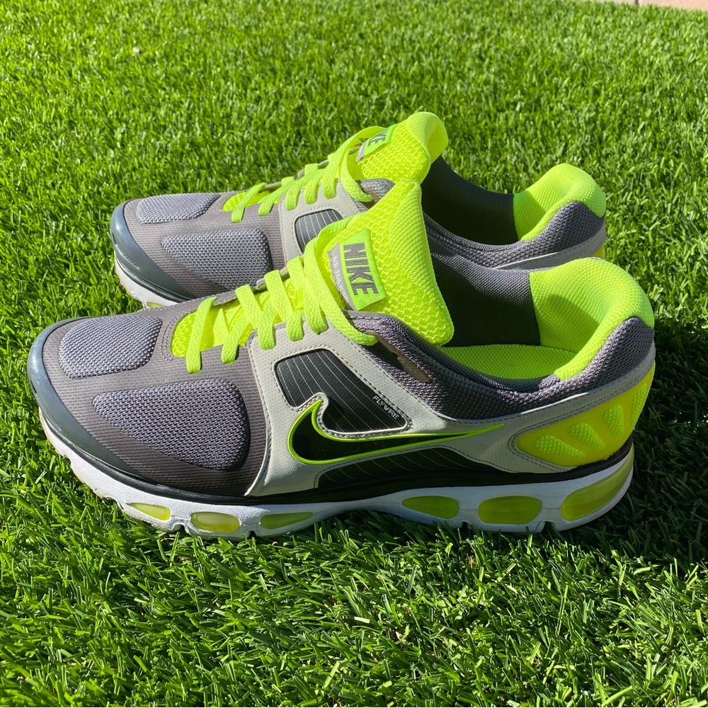 Nike Men's Charcoal and Neon Yellow Athletic Shoes